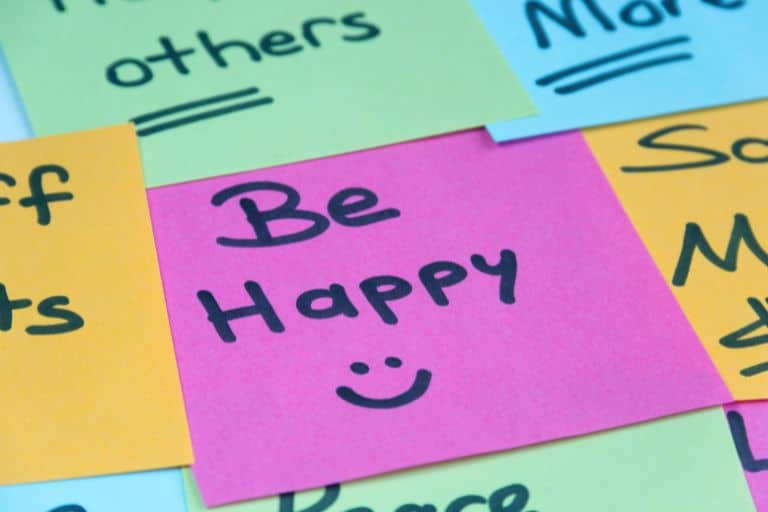 Be happy with smilie on post-it